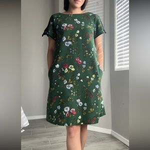Beautiful Green Shift Dress With Pockets!